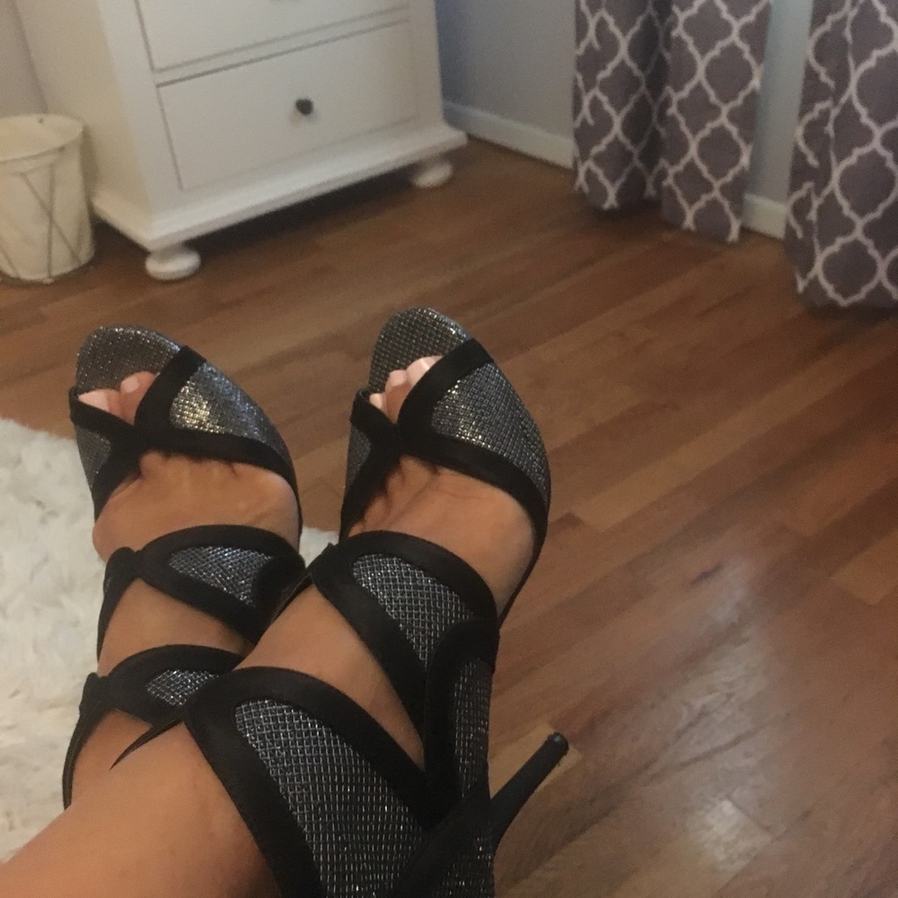 Carlos Santa a shoes